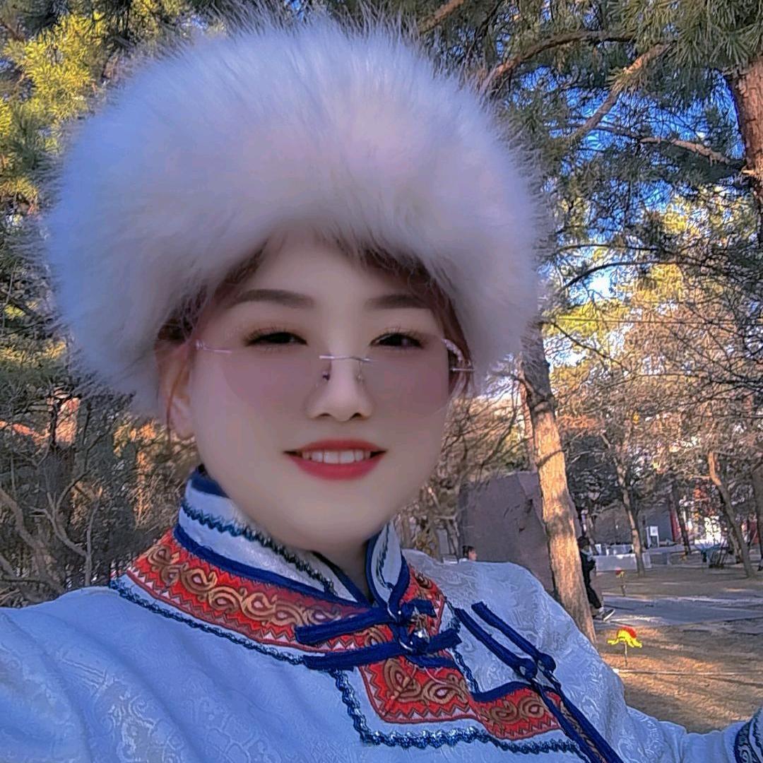 杨英英