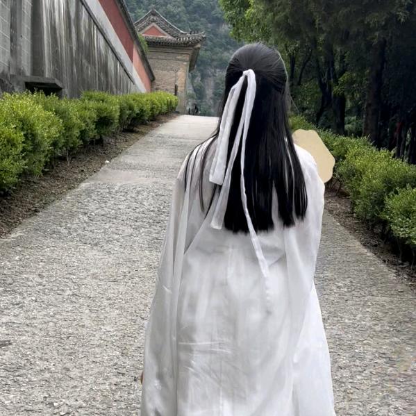 白小八