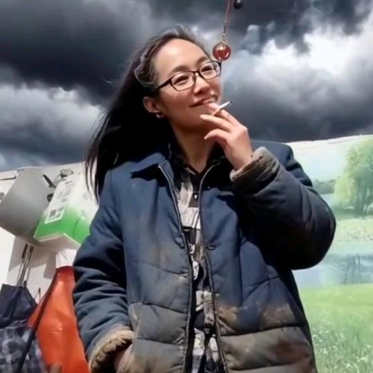 潇洒哥，不定时开播。林哥哥