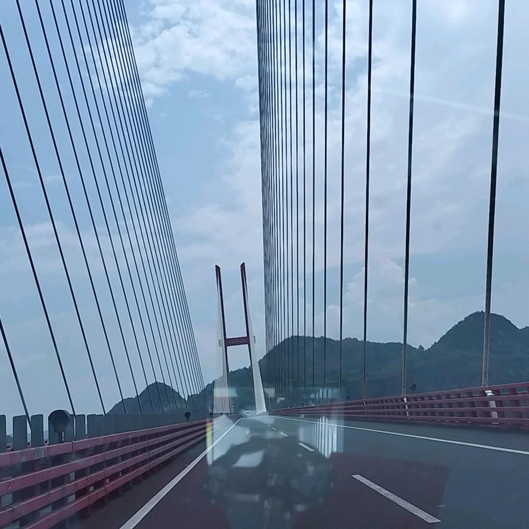 对的人久伴不走、