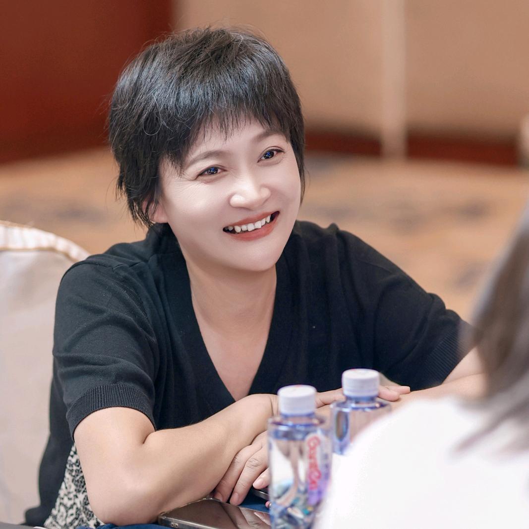 珍爱姐.德奈福洗衣马姐