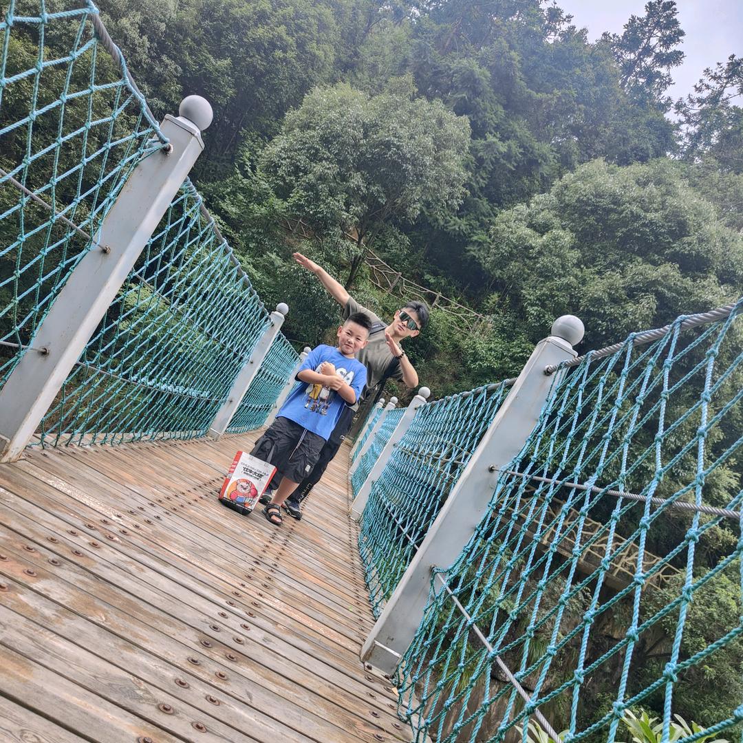 歆栎晨福
