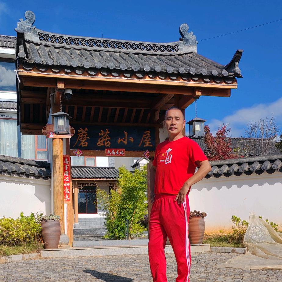 陪伴哥 雨露旅居康养小镇