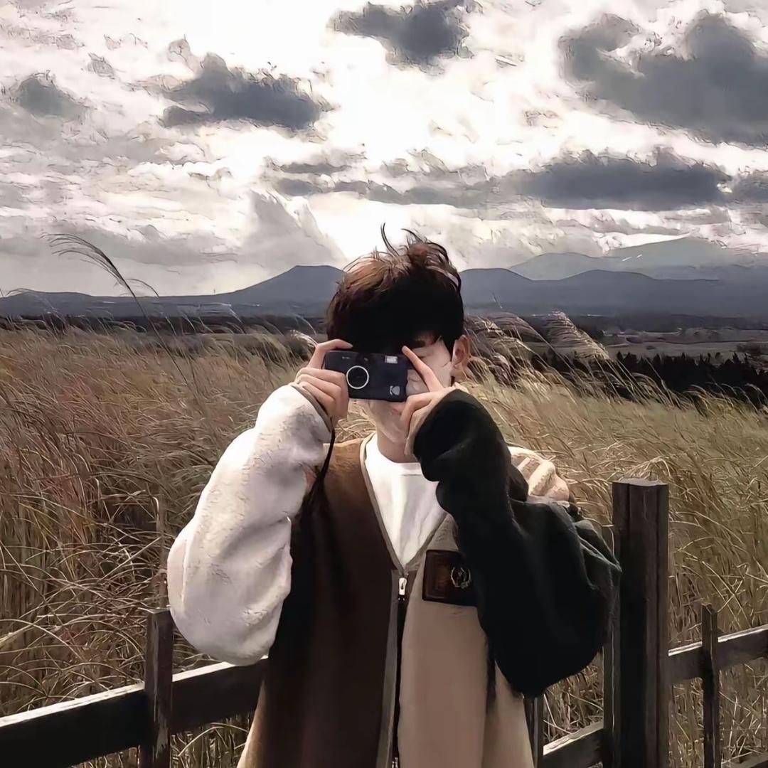 三十岁中年男子在公交车上被少女轮流让座