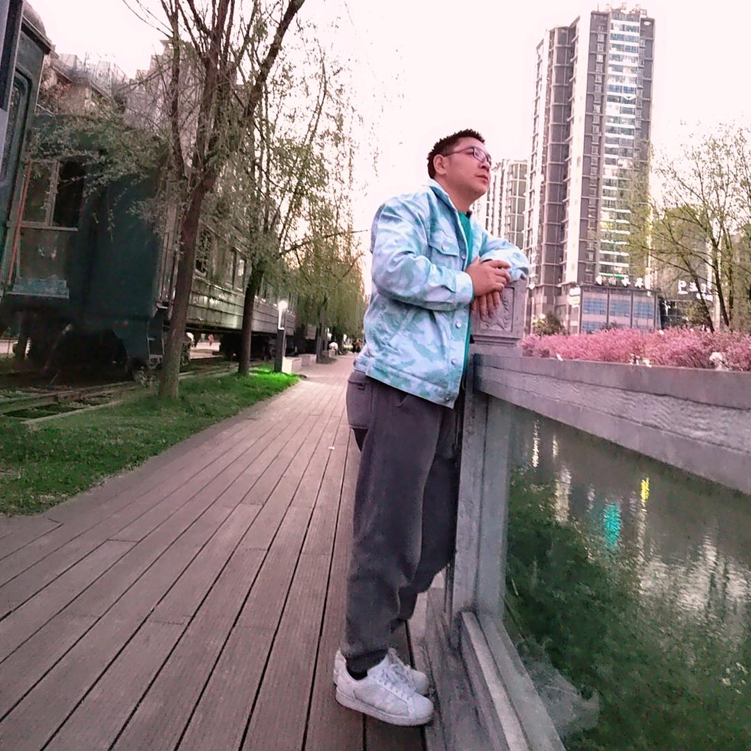 陌言（铭感勿忘）