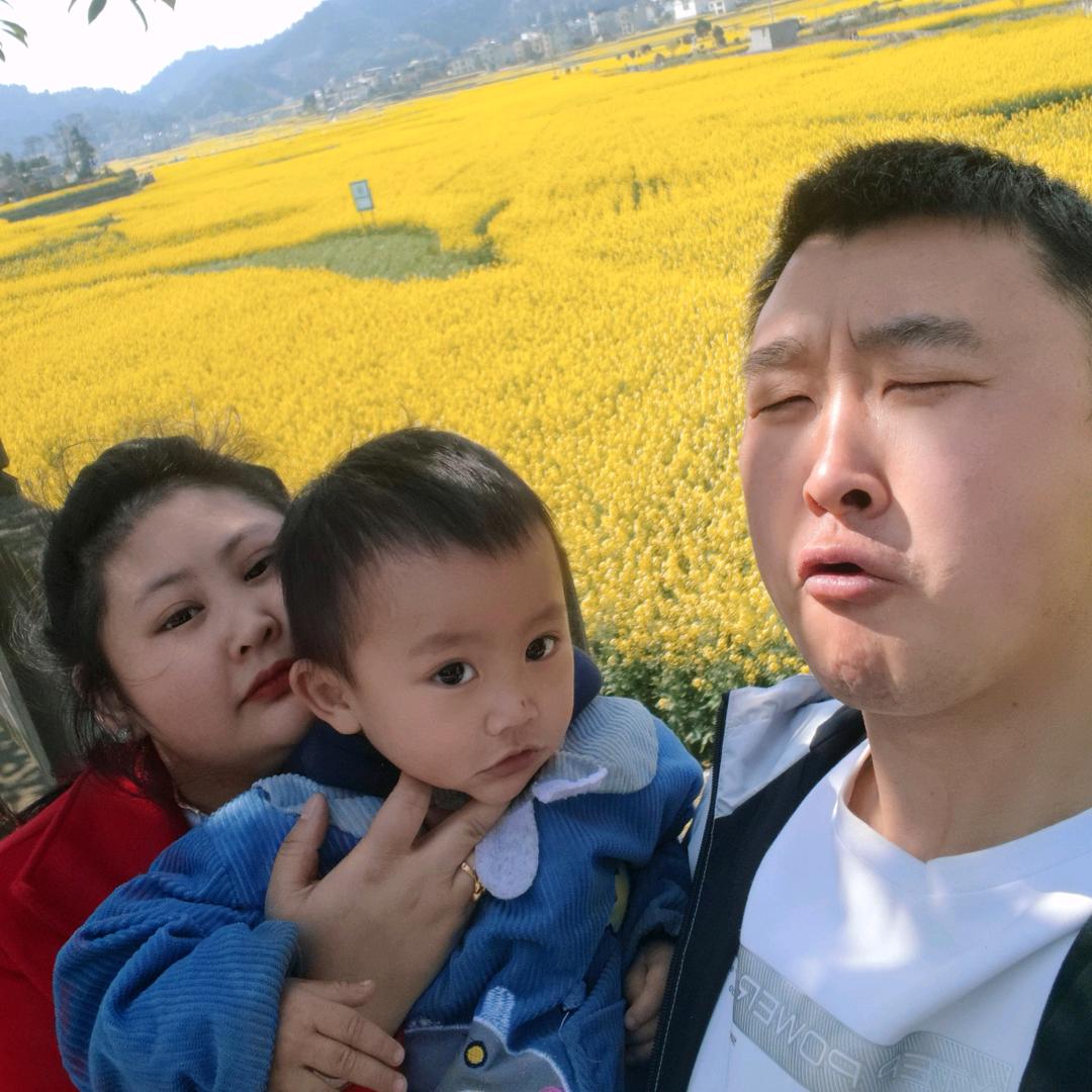 何  军