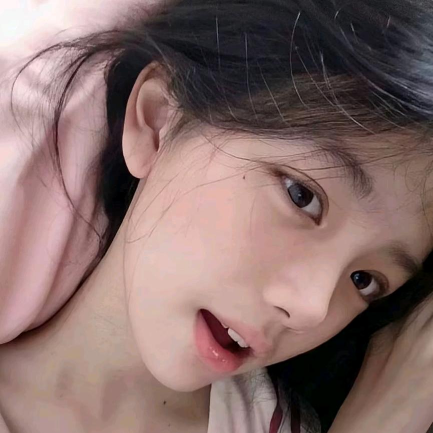 天上的草莓像月亮