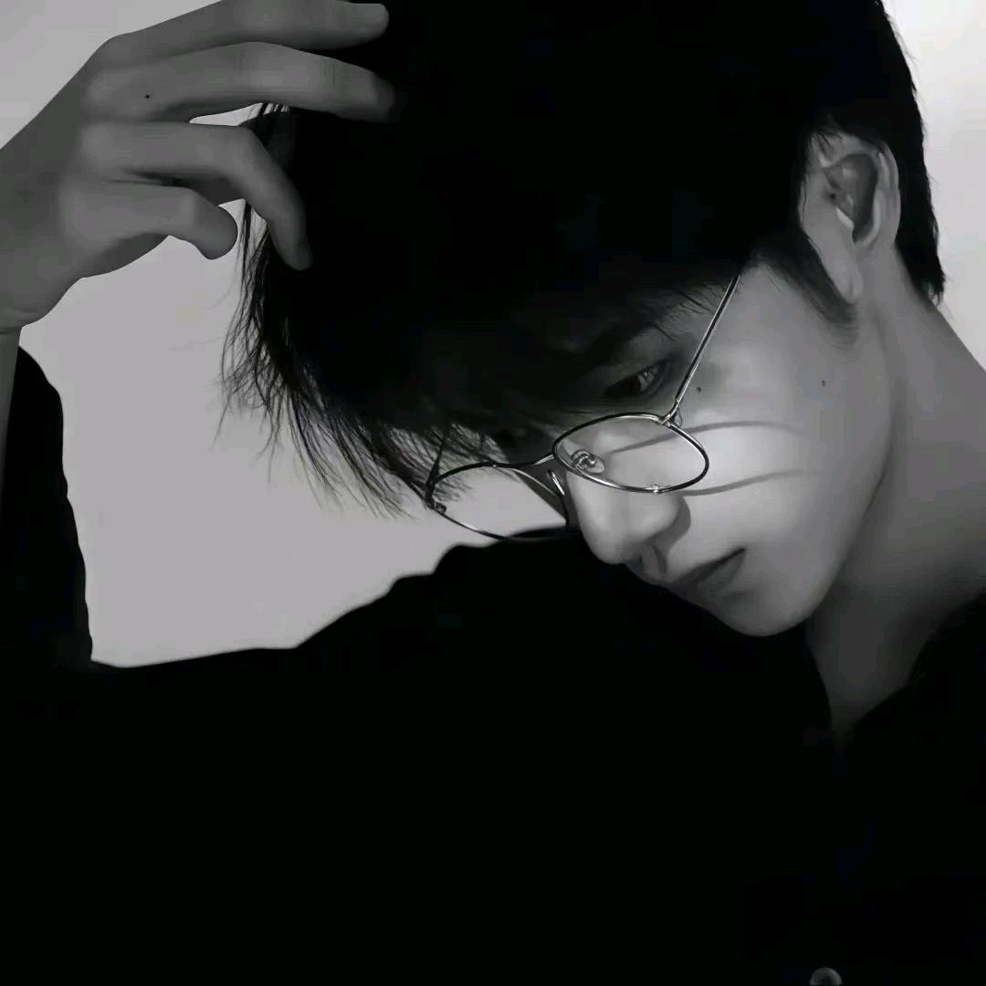 𝐇𝐞𝐥𝐥𝐨 𝐀𝐮𝐭𝐮