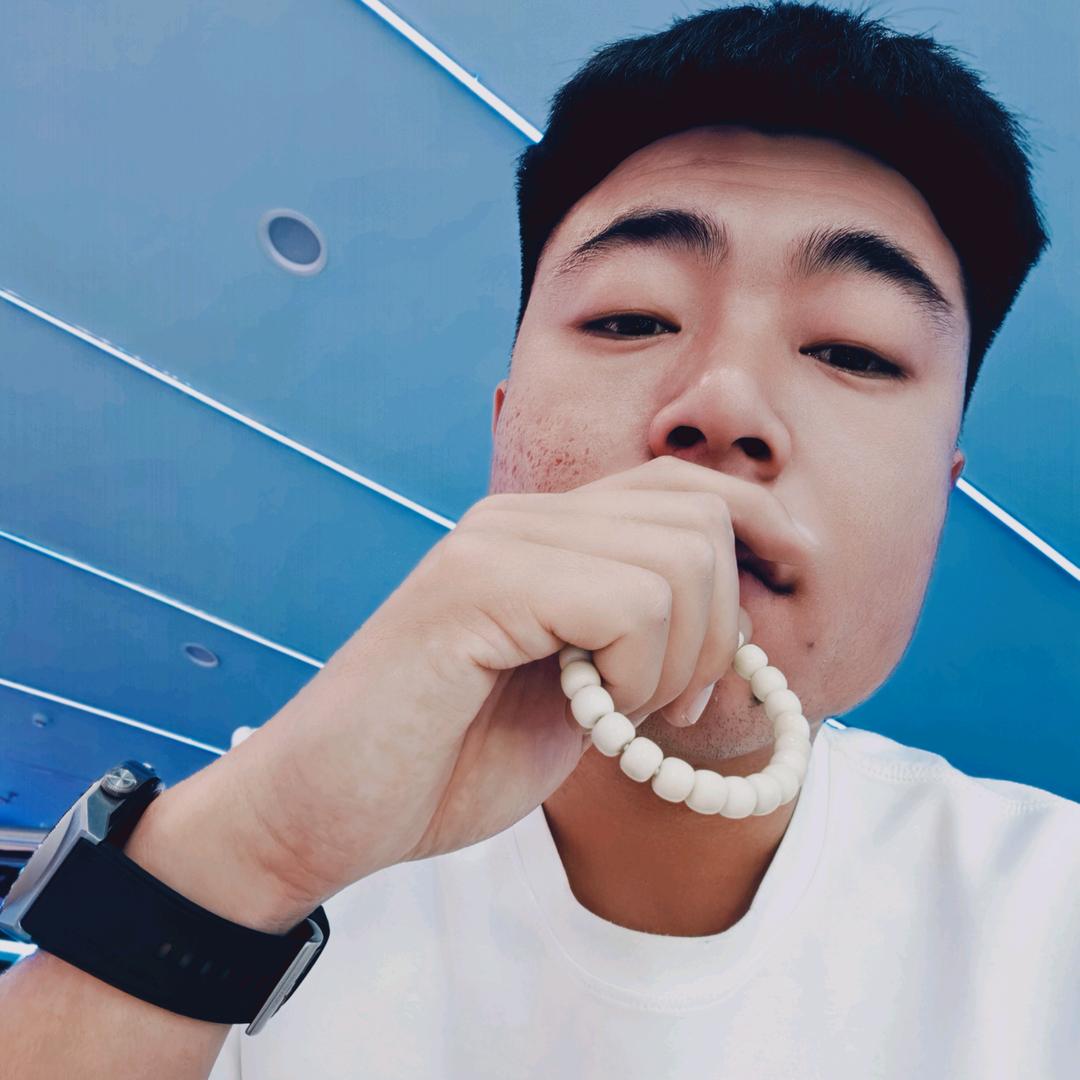 你脸红了喔.