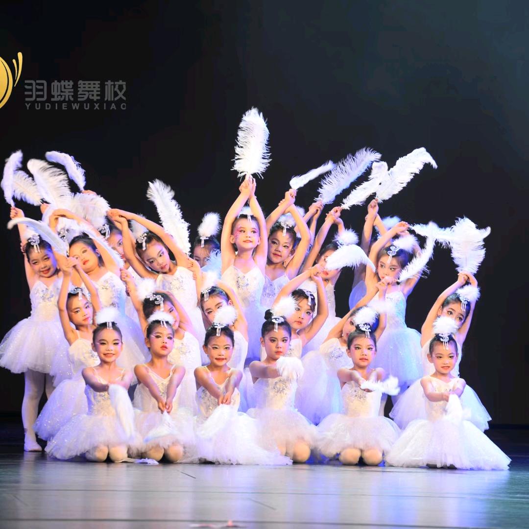 小雪 大成舞美演出服装出租