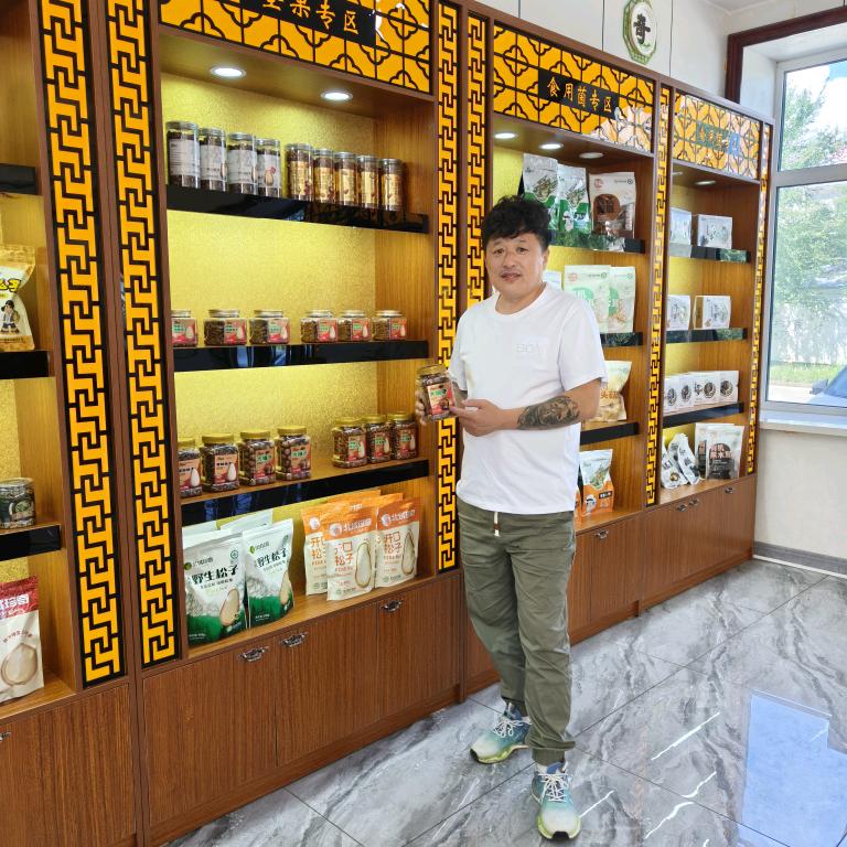 俺是村里的小木匠