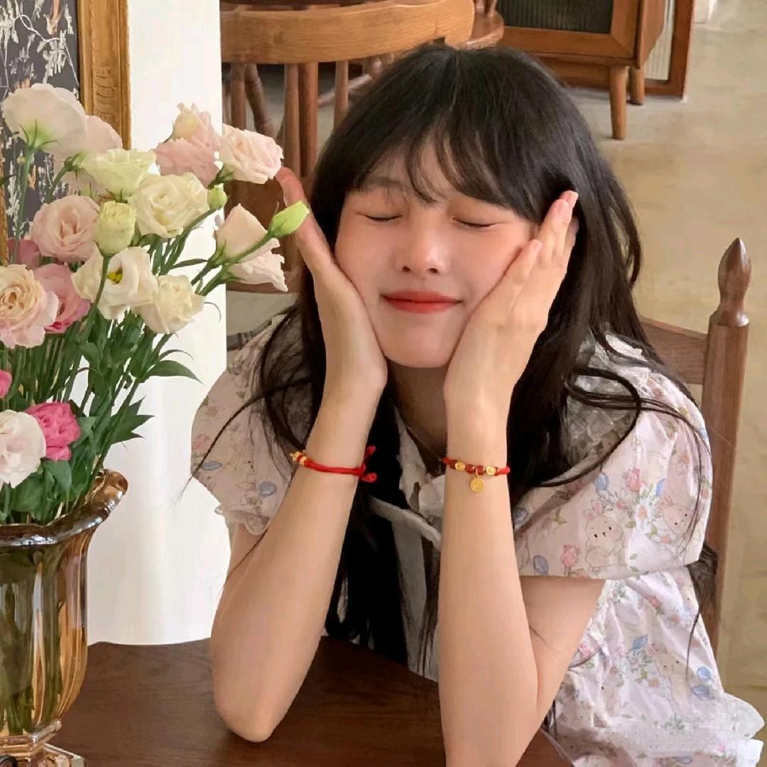 腼腆小美