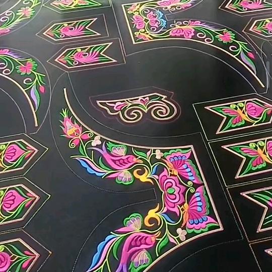 依依