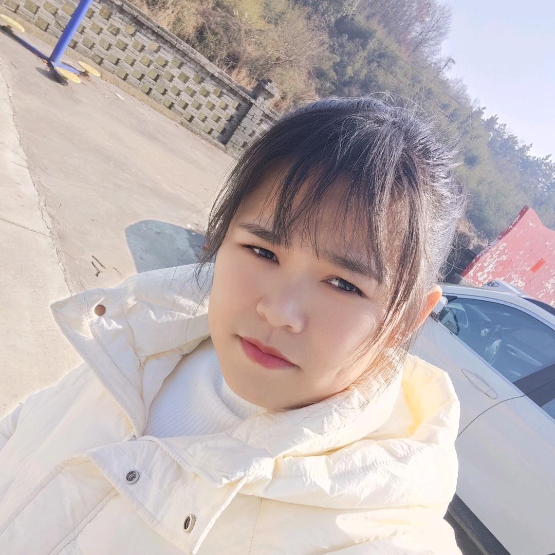 柠檬树上柠檬果,柠檬树下不止我