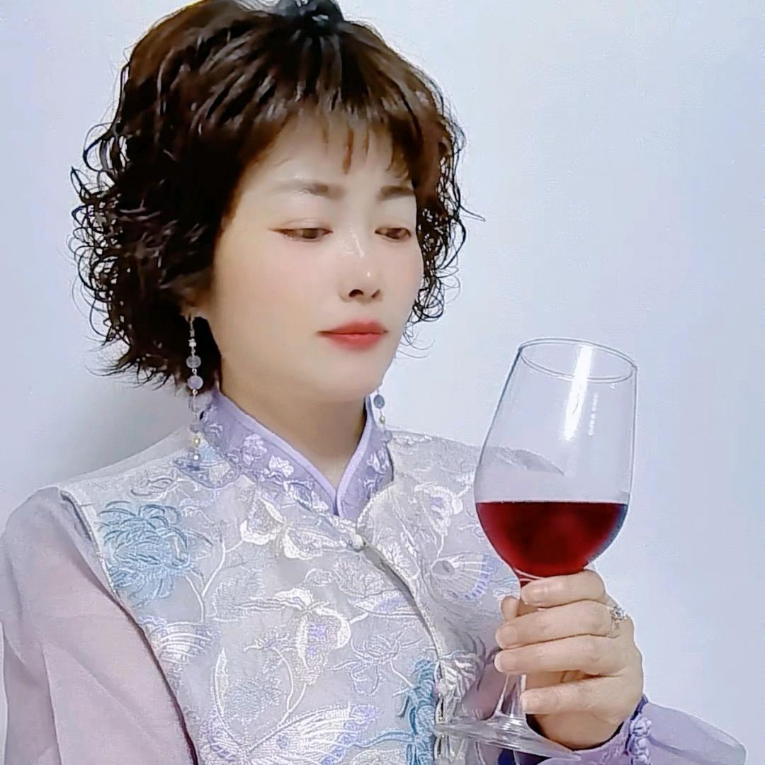 秋谷山酒姐姐