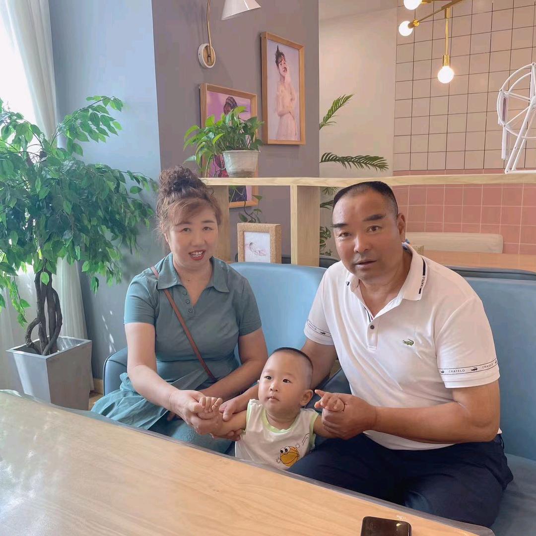 黄桃儿和爷爷
