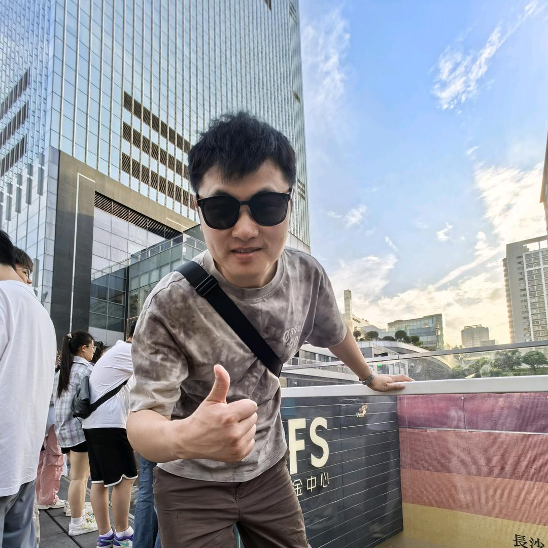 蹦哒啊邹