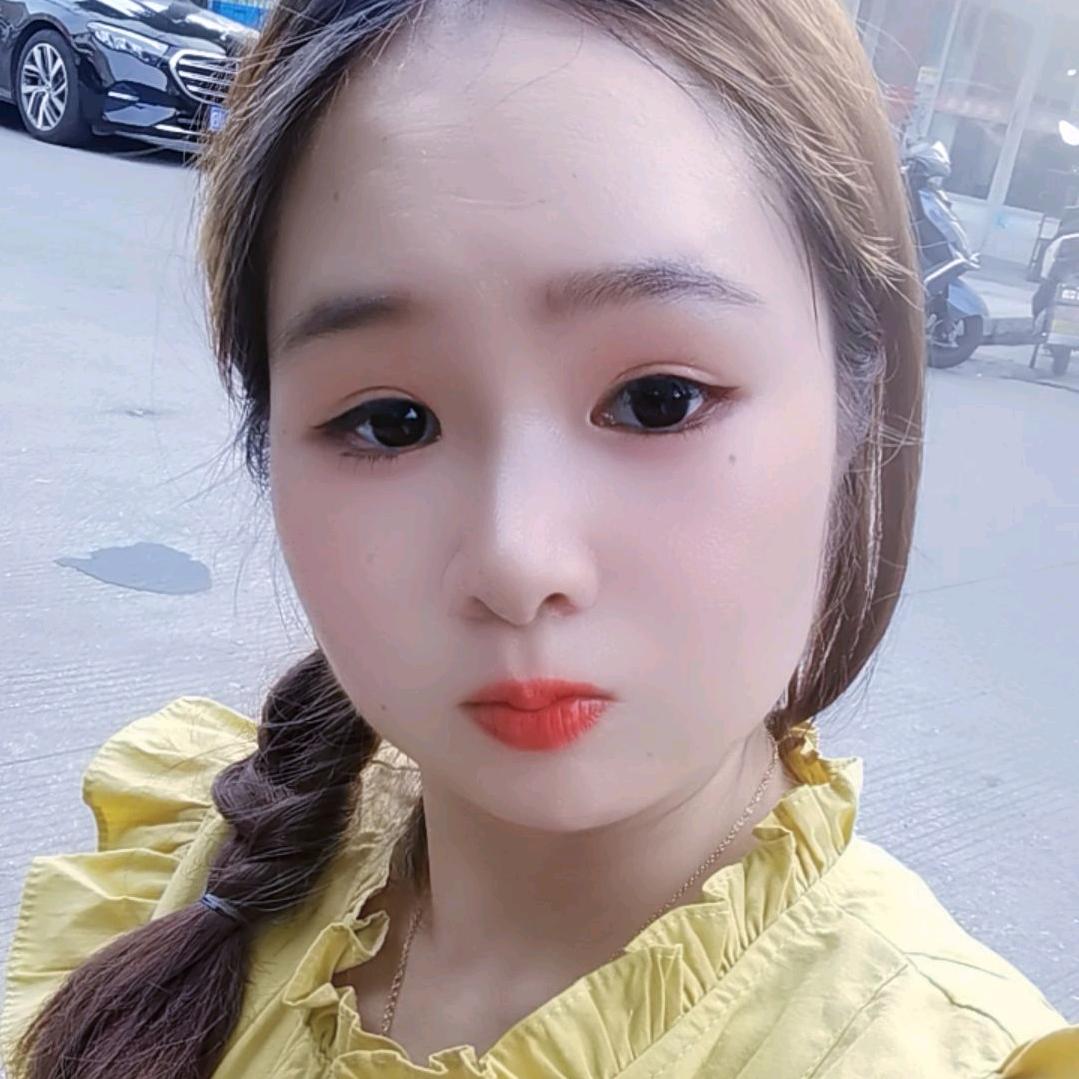 摆摊小姐姐