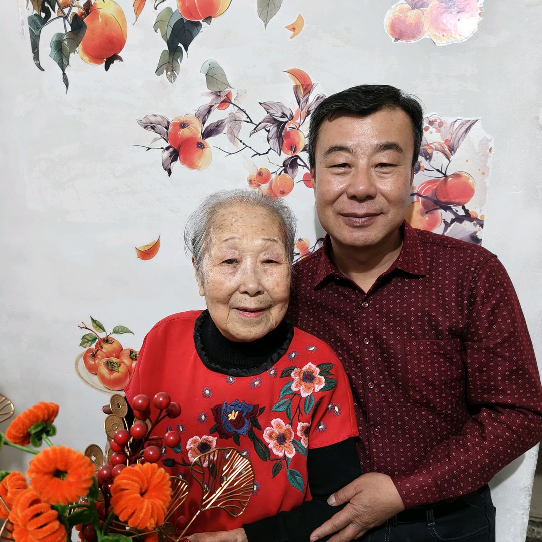 王嵩淼的老年大学传承工笔花鸟画抖音公益直