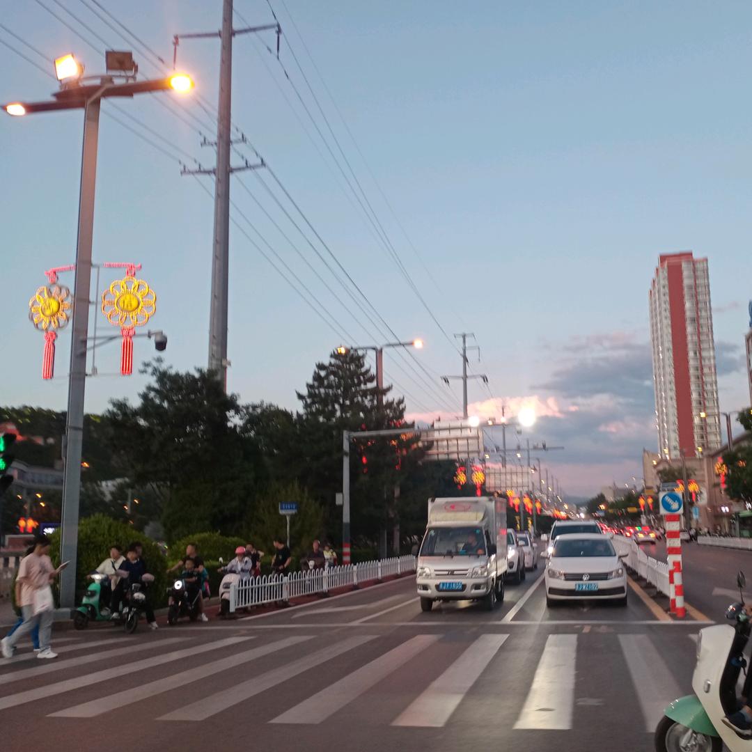 离石太阳人童典艳花奶油厅