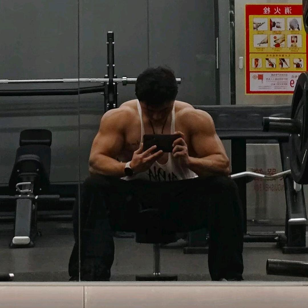 骨瘦如柴熊憨憨（自由教练）