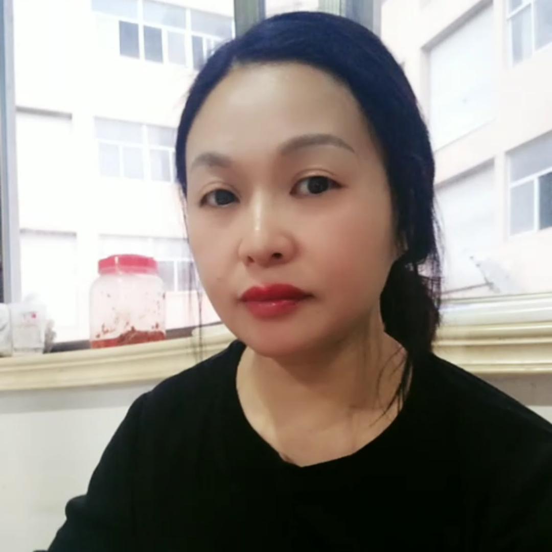 乐乐好幸福，冷傲的黄总丫头