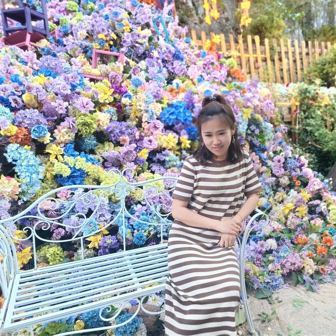 卖门票的小姐姐