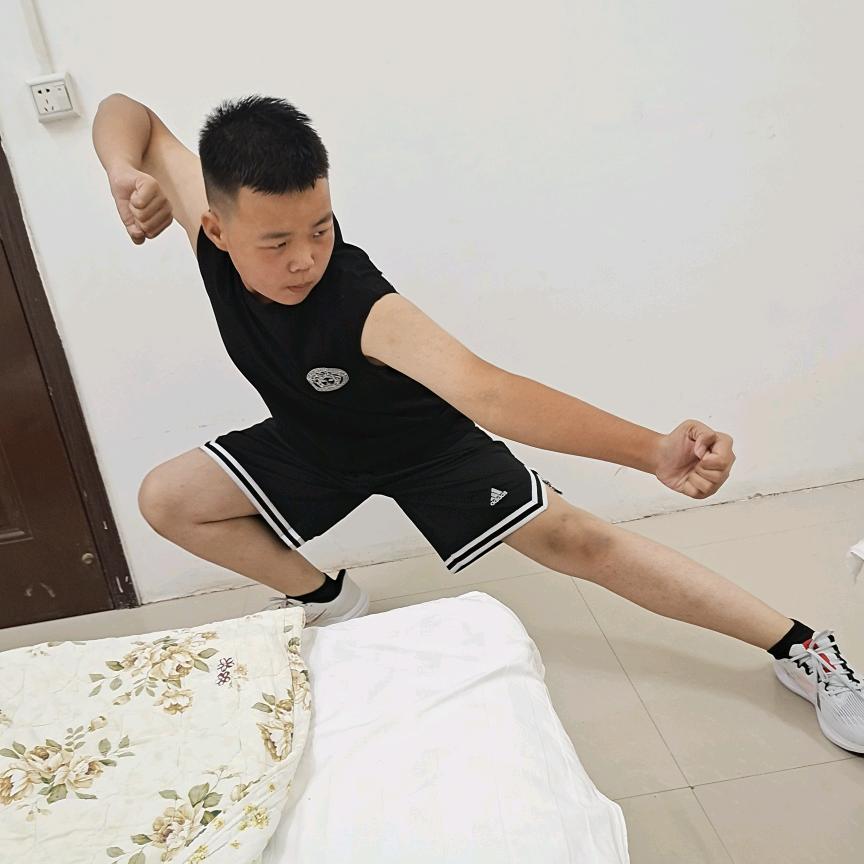 英子