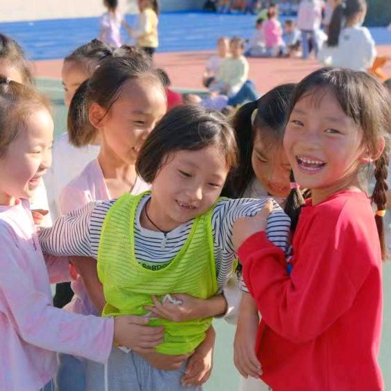 杨艺晗,全班跑步第1名,我速度最快。