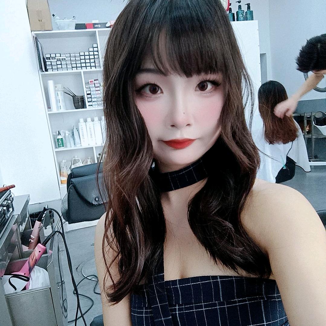 姣姣  发型设计