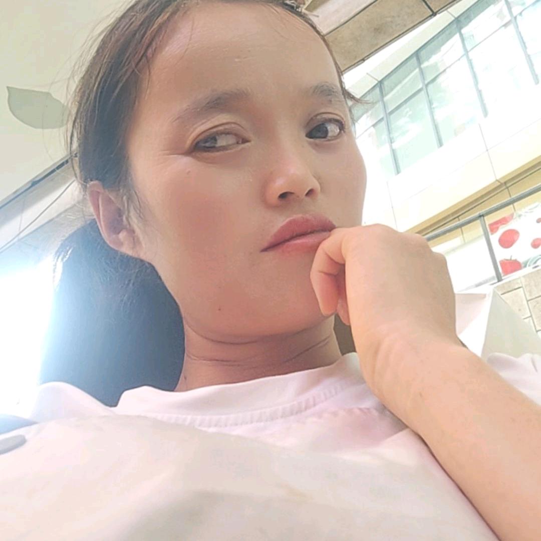 90后年邹小春没有幸福只有㜂孞