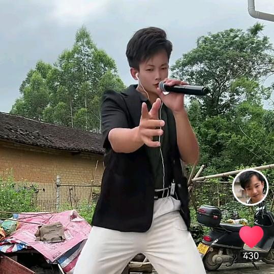 🎤小汤(努力改变生活)