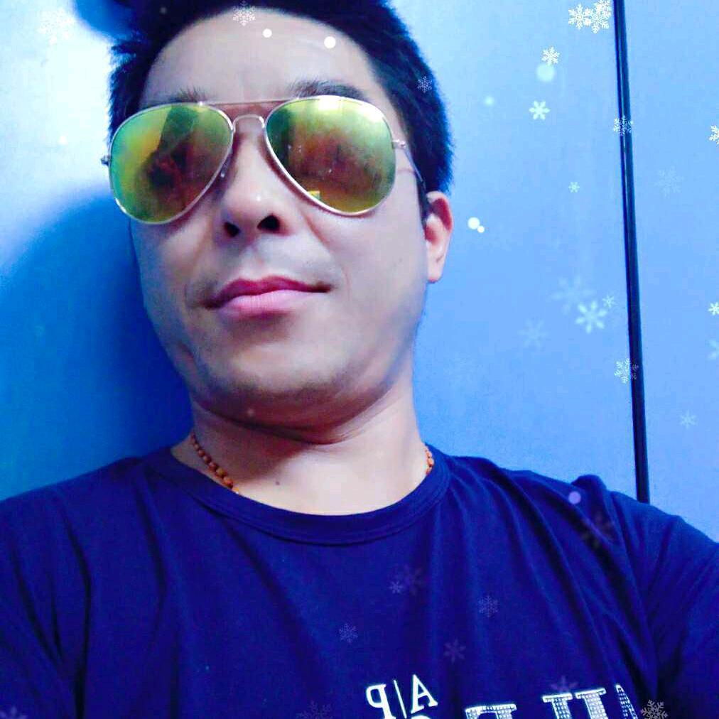 依琳剧团魔术大师