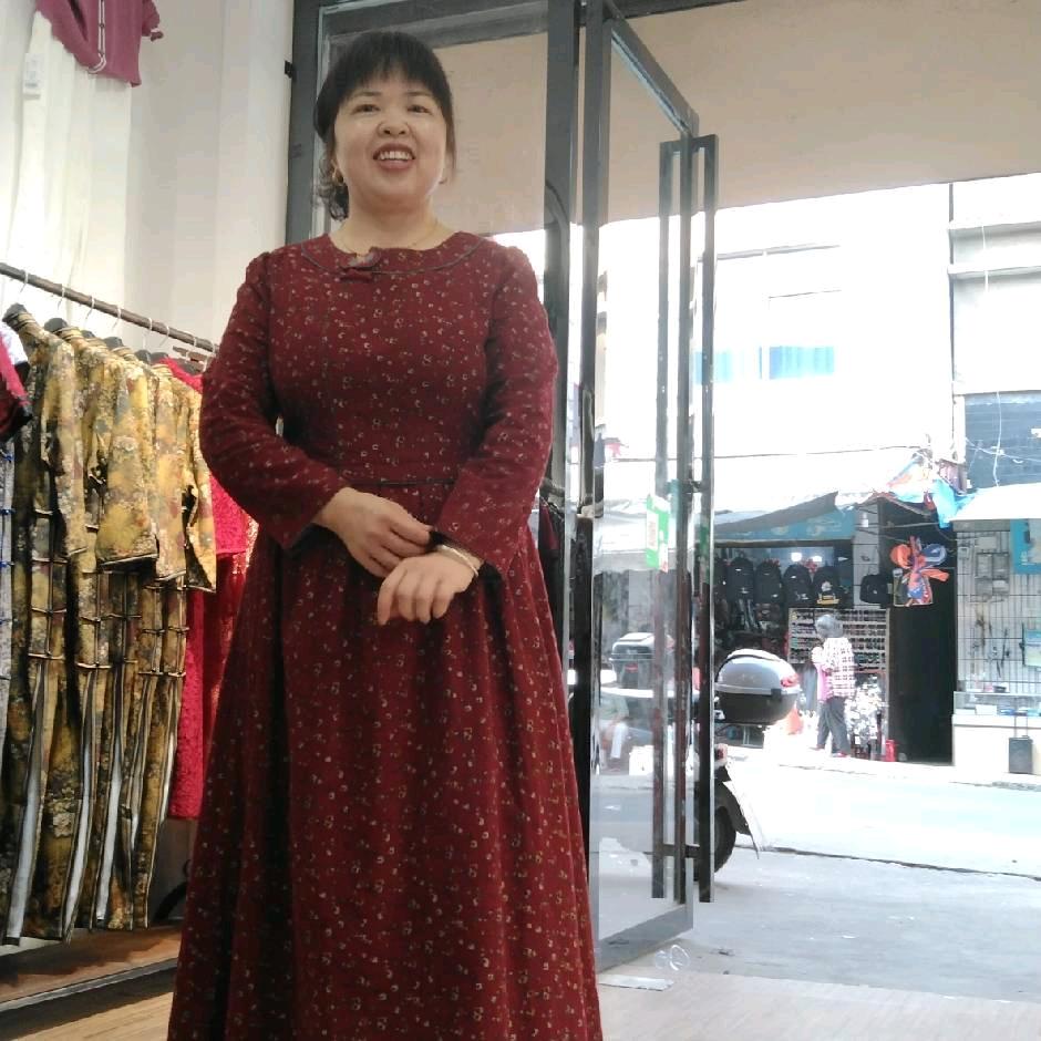 小英，萍乡枫栖曳舞队