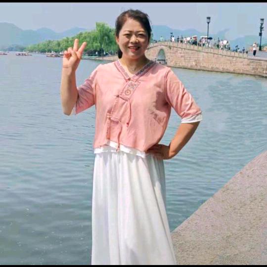 大家好，我是美丽