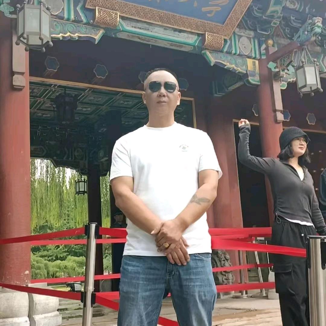 生活充满阳光，颜正华