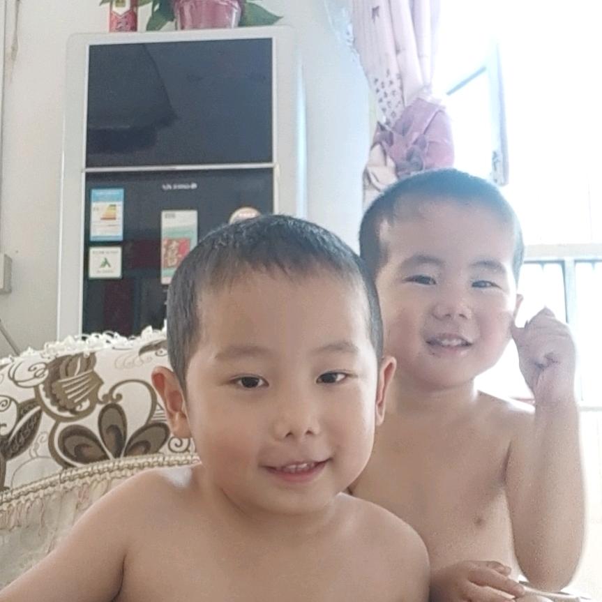 两个臭宝(减肥中)