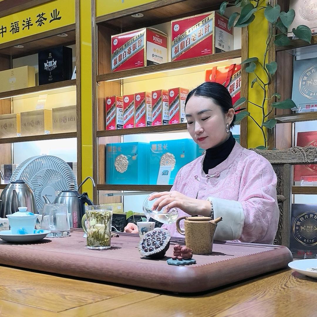 依冉 (字 茗菡)