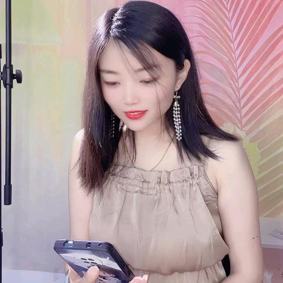 秀秀《没大哥拼命播》