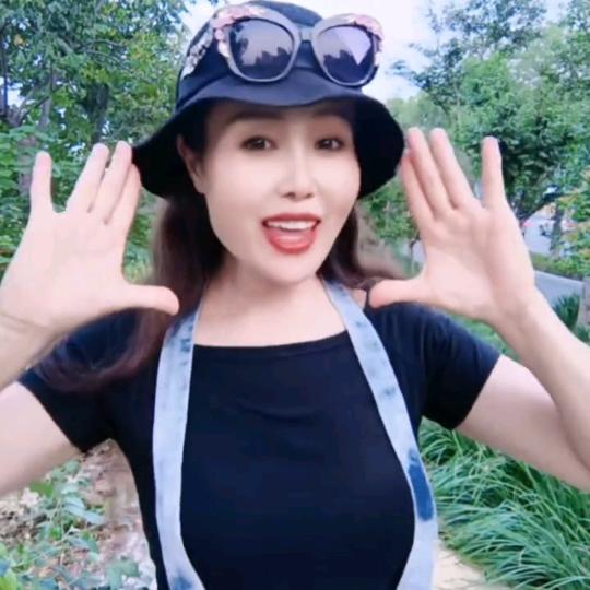 56岁程程学跳舞