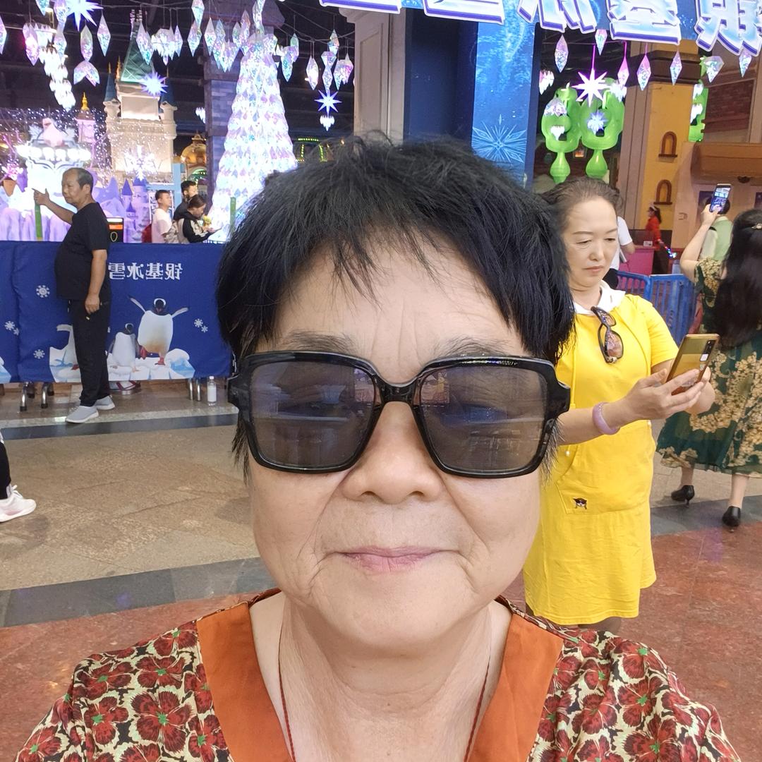 姐妹们在一起好快乐