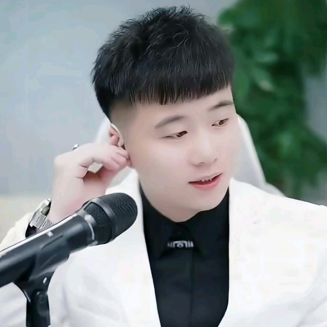 FJ•小贝🧣〖宝藏男孩〗