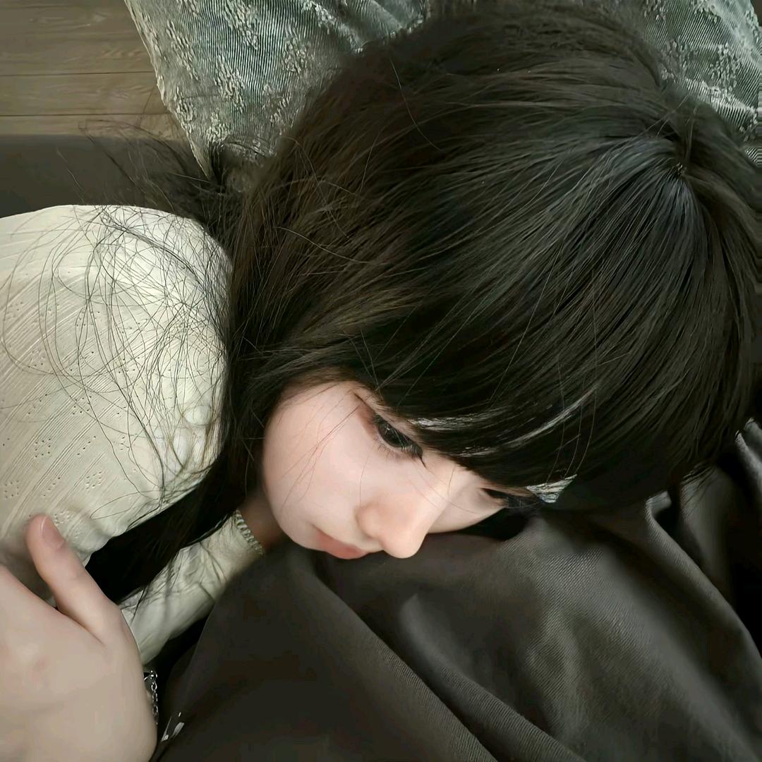 你也会捧着她的脸夸她很可爱吗