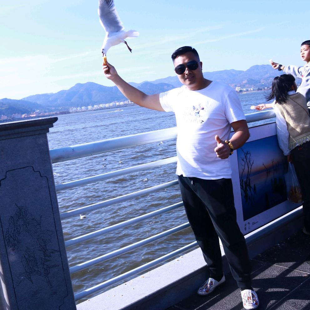 自贡市专业回收二手空调、出售新旧空调。