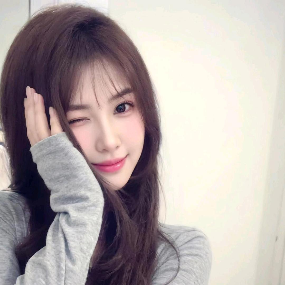 不吃菠萝的小妮子