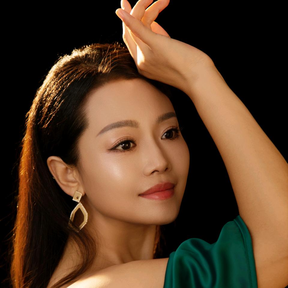 演员张译丹