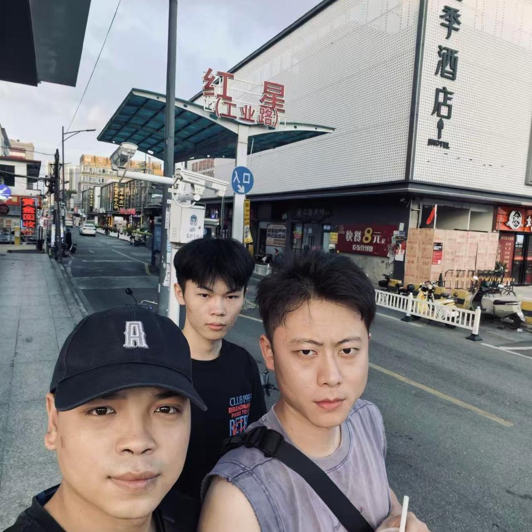 (三人行服装尾货批发)高可2