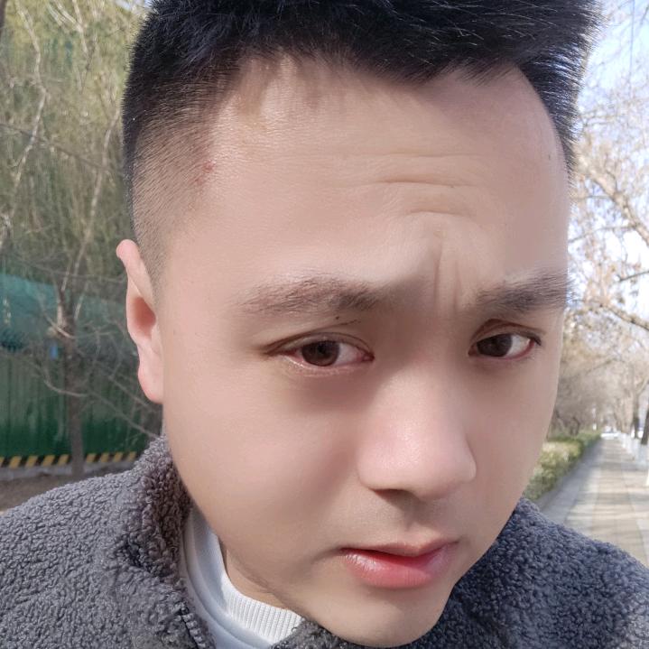 蓝 桉