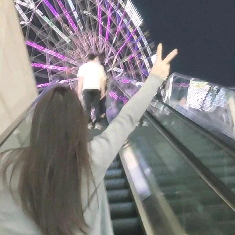 芷芷.
