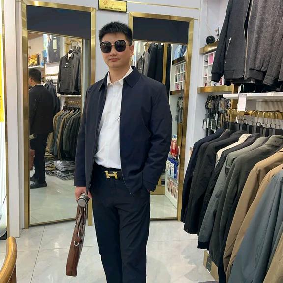 新田县皇鯱隹阁服装店